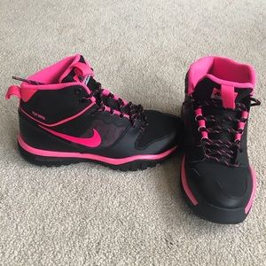 Kids dual fusion Nike boots